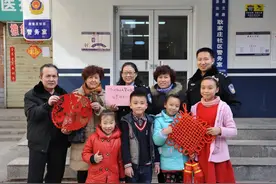 节日里的全家福图片