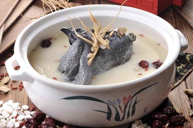 花胶排骨莲藕 花胶排骨莲藕莲子汤怎么做 花胶排骨莲藕 花胶排骨莲藕莲子汤怎么做