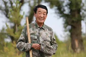 老头18年种树205万棵，身患癌症仍住荒山睡板床，村民：他是少将图片