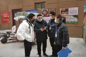 业主私搭乱建空中鱼池被举报 商丘“12345马上办”联合多部门限期拆除图片