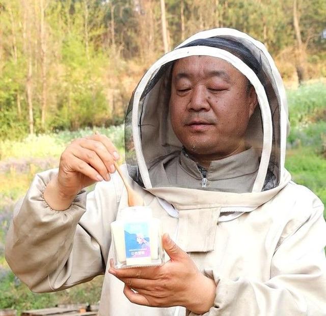 结晶蜂蜜的作用与功效，结晶蜂蜜和普通蜂蜜有什么不同？