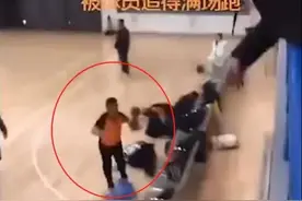 场面混乱！江西业余篮球赛多人追打裁判，打人球员手写道歉信图片