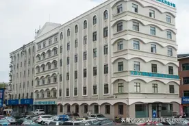 我院乳腺甲状腺科专家曹铭谦教授到瓦房店分部出诊图片