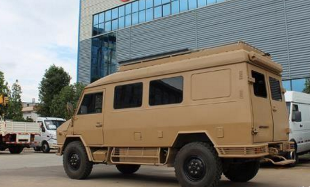 最霸气的一台依维柯！酷似军用装甲车，能上山涉水的大房车