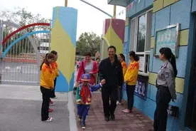 幼儿园一组“缴费单”火了，小县城也快扛不住了，看完不敢生二胎图片