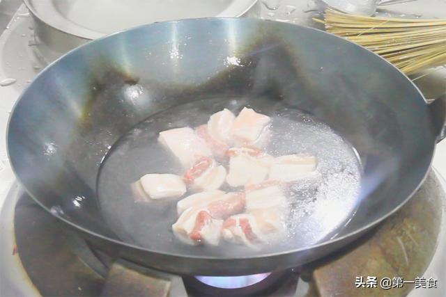 这才是“红烧肉”的家常做法，肥而不腻、入口即化，老少都喜爱