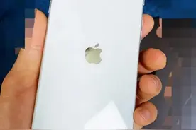 iPhone 9真机上手照曝光 跟iPhone 8比只有这一点不同？图片