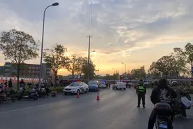 一二八纪念路SUV撞上电瓶车 骑车人不幸当场身亡图片