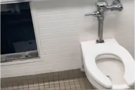 墙内藏人？洪都拉斯一学生发现神秘房间，网友在黑暗中疑看到人脸图片