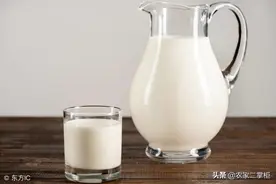 早上喝牛奶好还是晚上喝牛奶好？选对时间，才能不“白喝”！图片