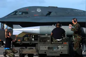 美国军工真没落了，自家装备没法再生产，实在不行交给中国代工？图片