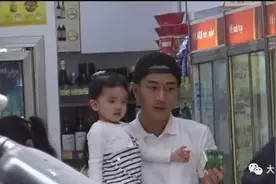 杨幂爸爸真的怒了，戳穿刘恺威真面目，杨幂太苦了图片