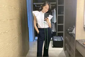 王子文这样穿好高级，荷叶边上衣配黑色阔腿裤，简约大气还显腿长图片