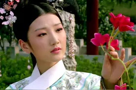 甄嬛传｜瑛贵人采蘋的旗头发饰与锦衣华服，被冤死赐白绫图片