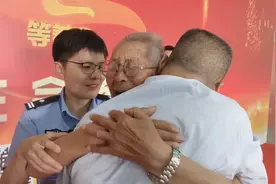 丢了58年的儿子找回来时，家里的狗突然死了图片