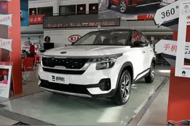 油耗5.4L自动挡的合资SUV，油耗价格很有惊喜，实拍起亚KX3傲跑图片