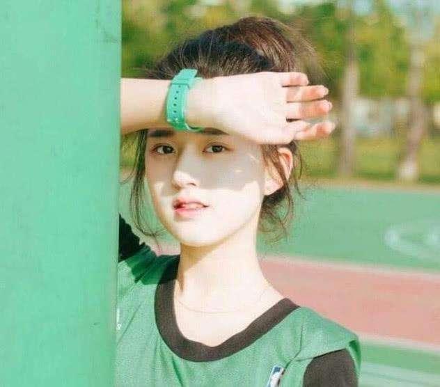 “宝藏女孩”赵露思直播卸妆，看到真实皮肤状态，网友：别化妆了