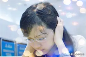 棋坛再现超级美女高手，一举打败三位男子棋手，多位业余猛将悍勇图片