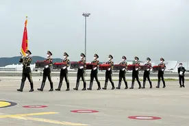 第八批在韩志愿军烈士遗骸今归国，忠魂归故乡！明日将举行安葬仪式图片