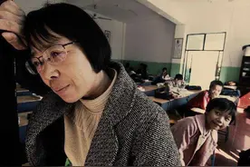 最后一课原型：一条破裤换来所学校，她让1800名女孩走出大山图片