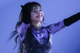 Lisa的腰为啥那么细？看她把“内搭外穿”就知道了，A到人疯图片