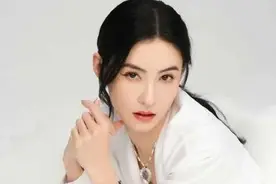 张柏芝晒两个儿子亲吻照 14岁的大儿子长发遮脸酷似谢霆锋图片