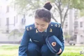 为什么大多数军人休假回家时，都会带上一套军装？图片