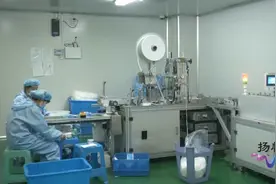 广陵区：口罩生产企业开足马力 为全球疫情防控贡献“扬州力量”图片
