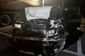 600多万的劳斯莱斯报废！司机被撞懵：我只是弯了下腰图片