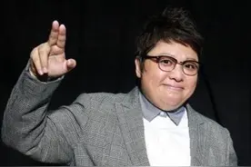 8年前，当众叫板董卿的韩红，是情商低还是腰杆直？图片