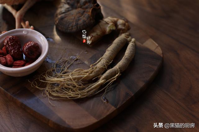 秋冬进补，用它煲汤比羊肉牛肉好，17种氨基酸且高蛋白低脂肪