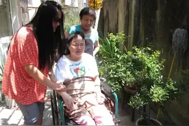 爸爸离世，妈妈瘫痪活不过7年！浙江12岁女孩每天凌晨的举动看哭网友，奇迹发生了...图片