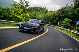 搭载劳斯莱斯发动机！宝马M760Li在四驱系统的加持下爽到令人窒息图片