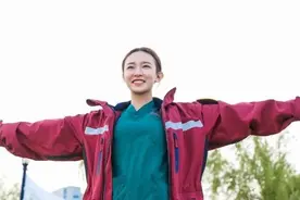走下神坛的于鑫慧：我本来就不高大图片