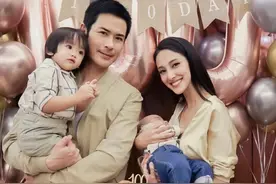 郑嘉颖夫妇豪宅设宴，黎耀祥携妻儿现身，23岁儿子不及爸爸帅气图片