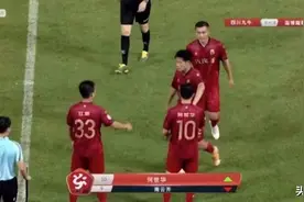 淄博蹴鞠老板终于现身中甲赛场，有球迷直言不讳，他这是在热身图片