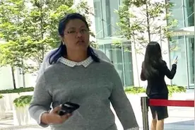 逼女佣开门洗澡踢私处，新加坡33岁女雇主坐牢15个月又两周图片