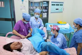 女性都懂、男性不能感同身受：生孩子太尴尬，裤子脱下世界变安静图片