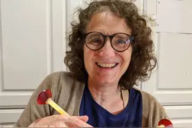 她是用玻璃雕塑“织毛衣”的第一人，这质感极其逼真！手太牛逼了图片