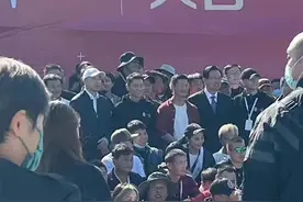 《流浪地球2》吴京再出演，愁死网友：上部牺牲了，这部该怎么圆图片