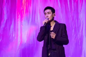 《青春芒果夜》"拍了拍"你，姐姐们携手四大榜样"乘风破浪"图片