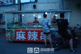 德州德惠大街的“炸串夫妇”:16年坚守夜幕“串”起烟火人情图片