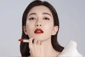江疏影品牌宣传画报，优雅明媚图片