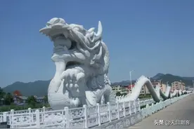 蛟龙图腾  万象更新——震撼人心大龙头 美丽乡村大手笔图片