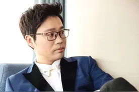 被“骗”去拍《疯狂的石头》，偶遇黄渤后的王迅，迎来了人生转机图片