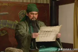 东吴将士看关羽，甘宁：闻吾声，他不敢动，吕蒙：关羽比曹操好打图片