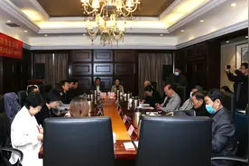 从艺40余年演了50余部戏，“做人做事，她都是标杆”图片