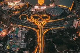 美国普通人手里几乎没有存款，那美国人的财富体现在哪里呢？图片