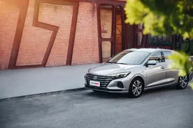 预售16天销量破万，长安逸动PLUS凭实力优秀图片