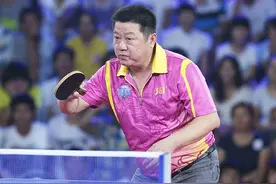 一代乒乓名将郭跃华，2次击败蔡振华蝉联世锦赛冠军，老瓦就服他图片